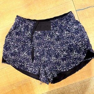 Lululemon patterned reversible shorts size 6